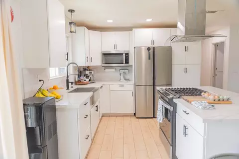 Kitchen - 1612 Larry St, Olivehurst, CA 95961 photo 3 of 5
