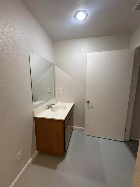 Bath - 1430 E 7th, Stockton, CA 95206 photo 4 of 4