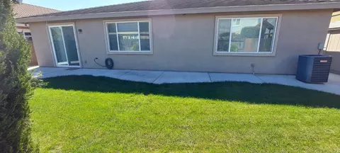Exterior - 935 Mono St, Manteca, CA 95337 photo 2 of 12