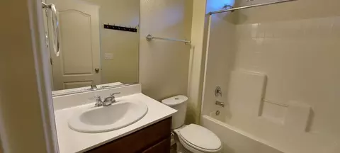 Bath - 935 Mono St, Manteca, CA 95337 photo 3 of 9