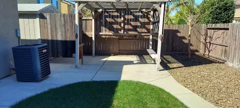 Exterior - 935 Mono St, Manteca, CA 95337 photo 7 of 12