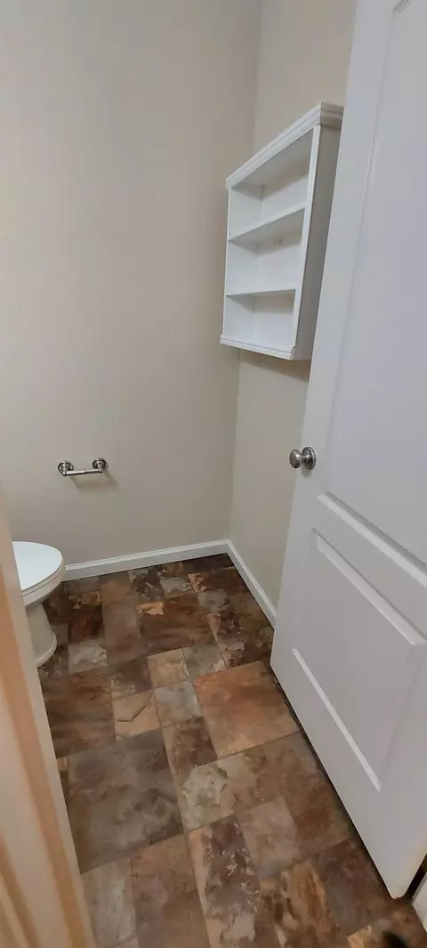 Bath - 935 Mono St, Manteca, CA 95337 photo 8 of 9