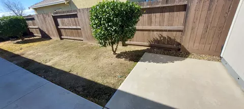 Exterior - 935 Mono St, Manteca, CA 95337 photo 6 of 12