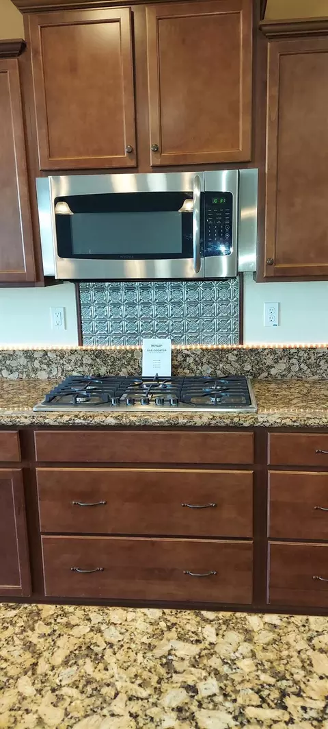 Kitchen - 935 Mono St, Manteca, CA 95337 photo 5 of 7