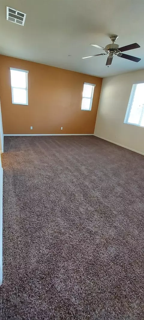 Living - 935 Mono St, Manteca, CA 95337 photo 2 of 5
