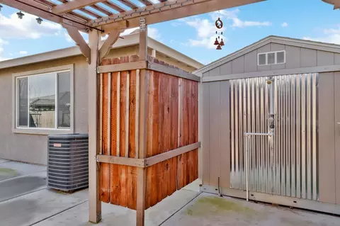 935 Mono St, Manteca, CA 95337