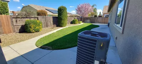 Exterior - 935 Mono St, Manteca, CA 95337 photo 4 of 12