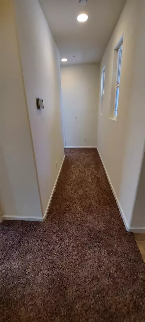 Entry Way - 935 Mono St, Manteca, CA 95337 photo 3 of 6