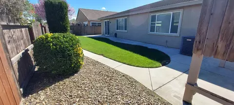 Exterior - 935 Mono St, Manteca, CA 95337 photo 3 of 12