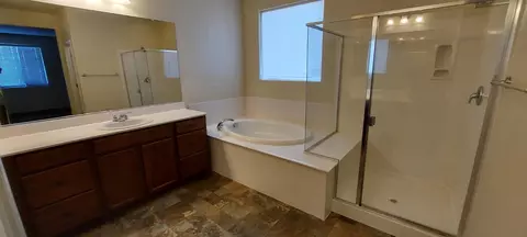 Bath - 935 Mono St, Manteca, CA 95337 photo 5 of 9