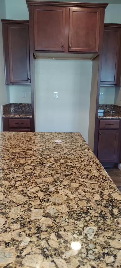 Kitchen - 935 Mono St, Manteca, CA 95337 photo 4 of 7