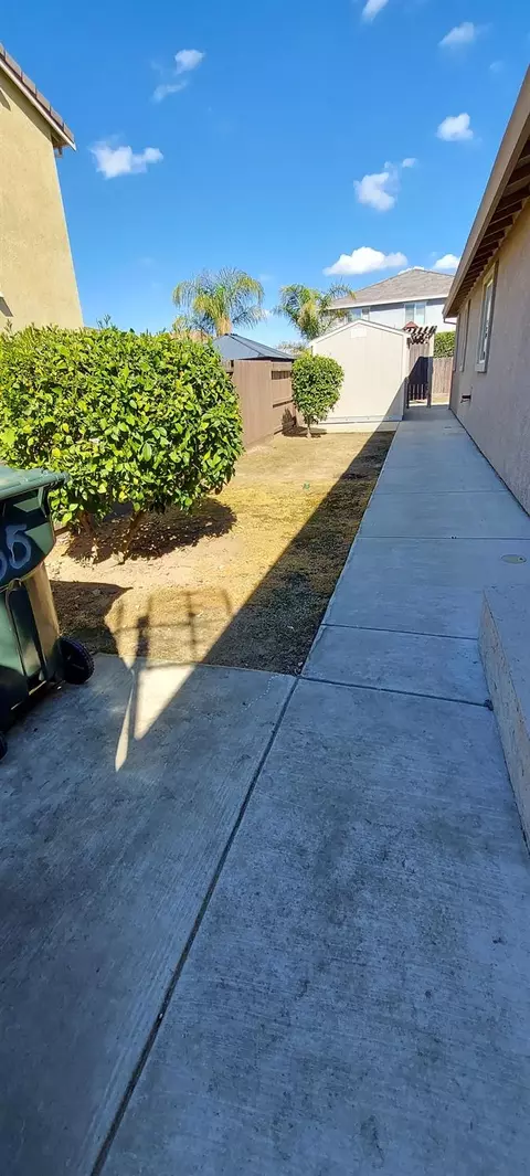 Exterior - 935 Mono St, Manteca, CA 95337 photo 10 of 12
