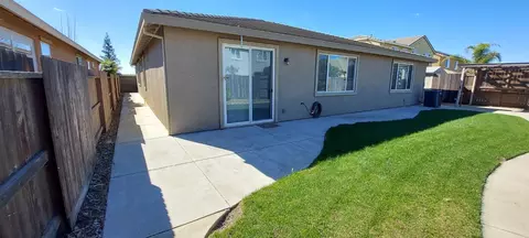 Exterior - 935 Mono St, Manteca, CA 95337 photo 8 of 12