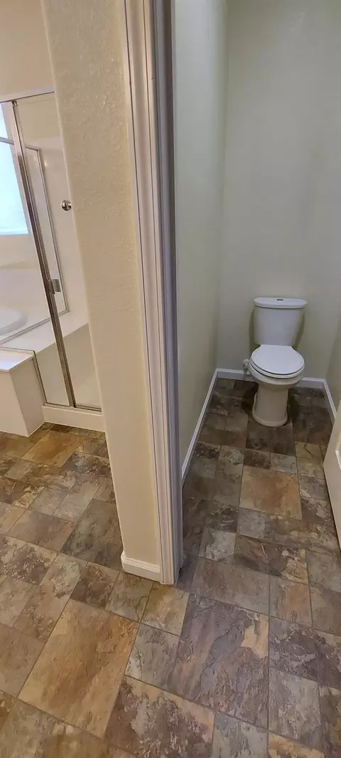 Bath - 935 Mono St, Manteca, CA 95337 photo 6 of 9
