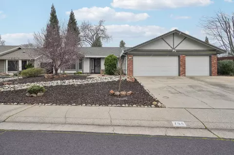 705 Machado Ln, Roseville, CA 95678