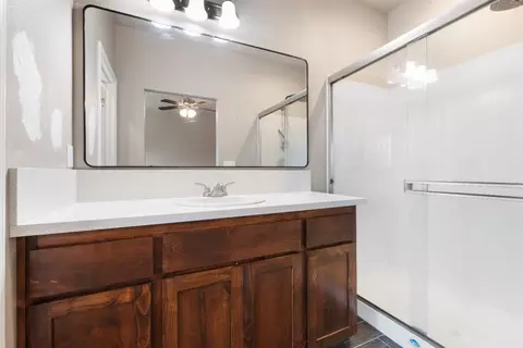 Bath - 547 Granada Ct, Merced, CA 95341 photo 1 of 2