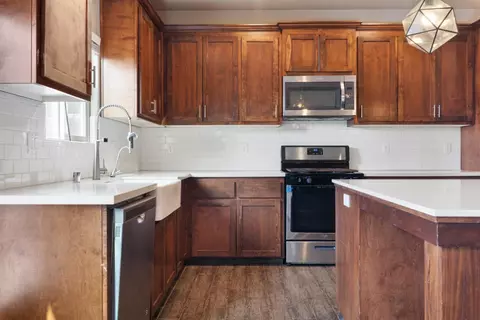 Kitchen - 547 Granada Ct, Merced, CA 95341 photo 2 of 2