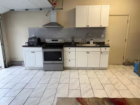 Kitchen - 4185 Pathway Ln, Turlock, CA 95382 photo 3 of 4