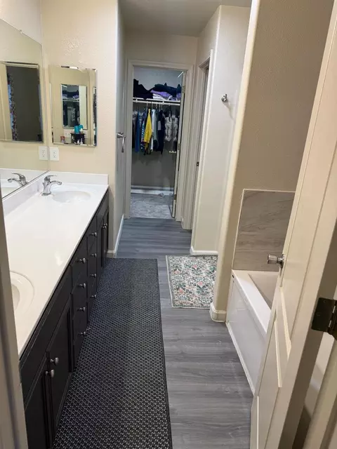 Bath - 4185 Pathway Ln, Turlock, CA 95382 photo 3 of 4