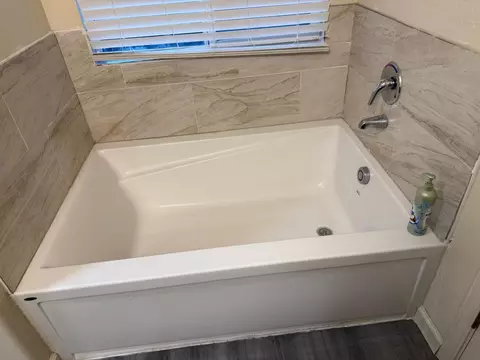 Bath - 4185 Pathway Ln, Turlock, CA 95382 photo 2 of 4
