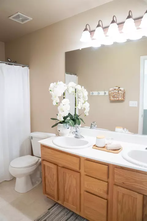 Bath - 1606 Symphony Ln, Hughson, CA 95326 photo 2 of 4