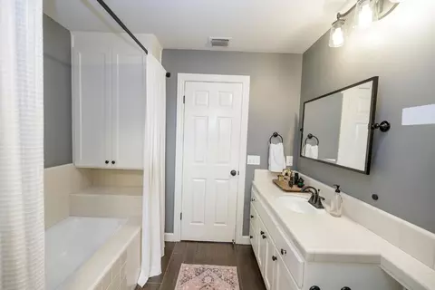 Bath - 2220 Castleview Dr, Turlock, CA 95382 photo 6 of 6