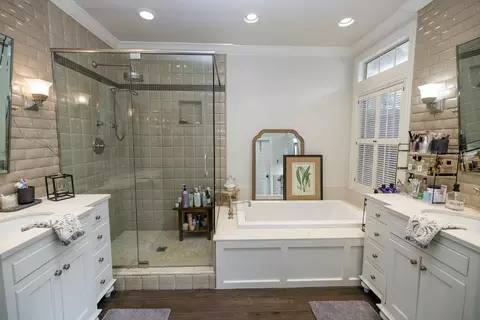 Bath - 2220 Castleview Dr, Turlock, CA 95382 photo 2 of 6