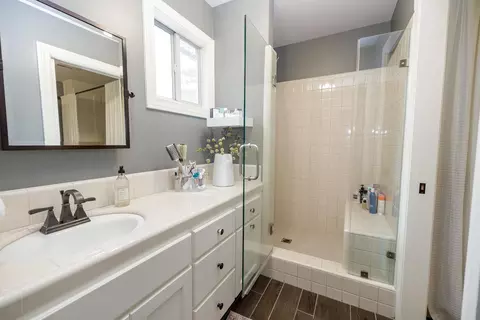 Bath - 2220 Castleview Dr, Turlock, CA 95382 photo 4 of 6