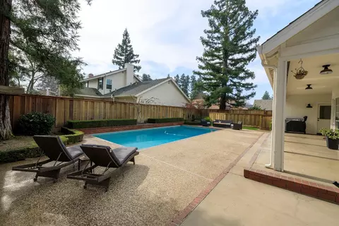 Exterior - 2220 Castleview Dr, Turlock, CA 95382 photo 4 of 7
