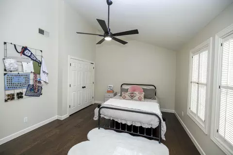 Bedroom - 2220 Castleview Dr, Turlock, CA 95382 photo 5 of 7