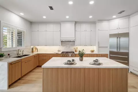 2701 Robinson Creek Ln, Elk Grove, CA 95758