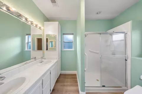 Bath - 2209 Lantern Dr, Modesto, CA 95355 photo 2 of 2