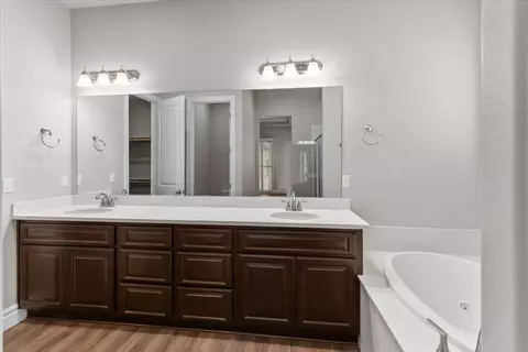 Bath - 947 Doak Blvd, Ripon, CA 95366 photo 3 of 3