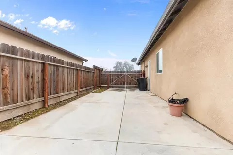 Exterior - 947 Doak Blvd, Ripon, CA 95366 photo 7 of 9