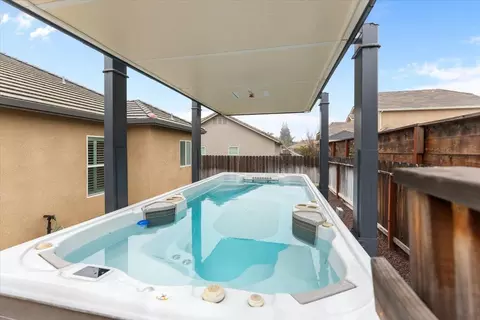 Exterior - 947 Doak Blvd, Ripon, CA 95366 photo 6 of 9