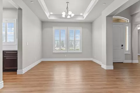 Living - 947 Doak Blvd, Ripon, CA 95366 photo 2 of 6
