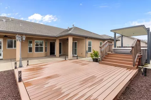 Exterior - 947 Doak Blvd, Ripon, CA 95366 photo 5 of 9