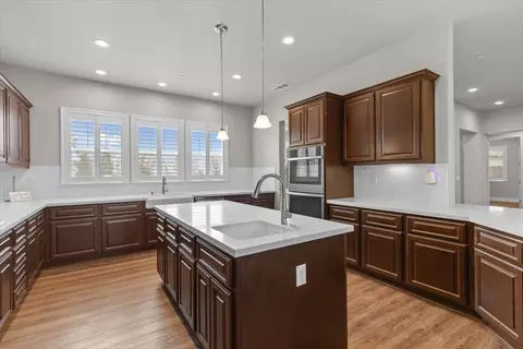 Kitchen - 947 Doak Blvd, Ripon, CA 95366 photo 3 of 6