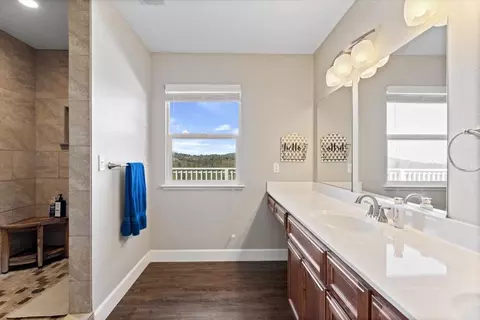 Bath - 10596 Oak Dr, Grass Valley, CA 95949 photo 1 of 5