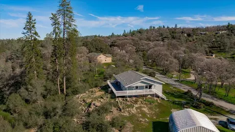 View/Area - 10596 Oak Dr, Grass Valley, CA 95949 photo 5 of 28