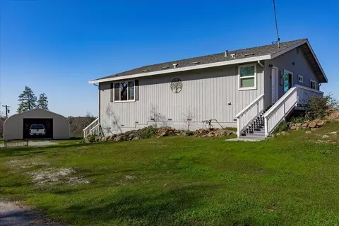 Exterior - 10596 Oak Dr, Grass Valley, CA 95949 photo 2 of 24