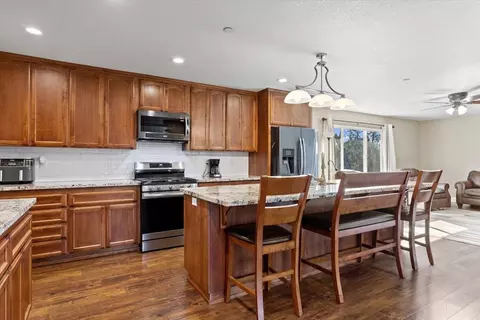 Kitchen - 10596 Oak Dr, Grass Valley, CA 95949 photo 5 of 6