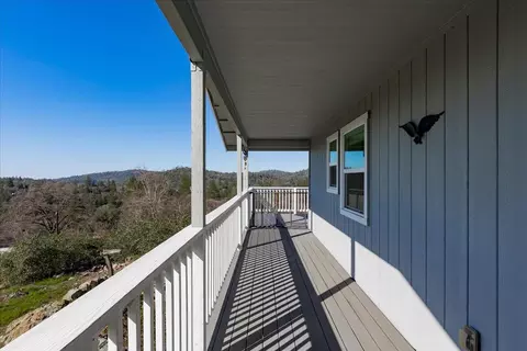 Exterior - 10596 Oak Dr, Grass Valley, CA 95949 photo 16 of 24