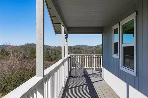 Exterior - 10596 Oak Dr, Grass Valley, CA 95949 photo 17 of 24