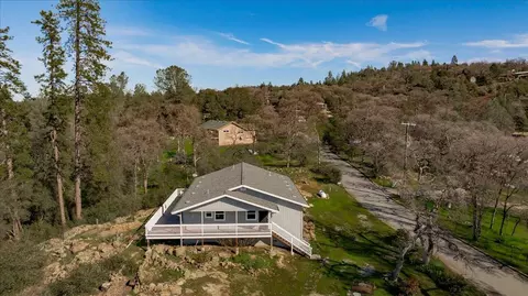 View/Area - 10596 Oak Dr, Grass Valley, CA 95949 photo 2 of 28