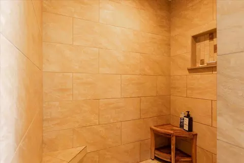 Bath - 10596 Oak Dr, Grass Valley, CA 95949 photo 4 of 5