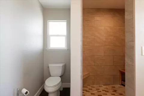 Bath - 10596 Oak Dr, Grass Valley, CA 95949 photo 3 of 5