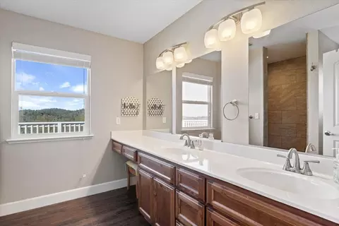 Bath - 10596 Oak Dr, Grass Valley, CA 95949 photo 2 of 5