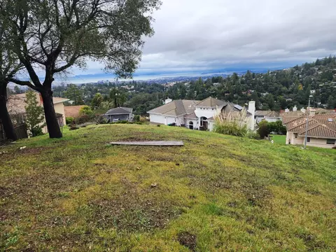 6002 Mazuela Dr, Oakland, CA 94611