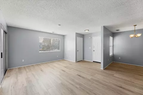 Living - 414 Cherry Ln #G, Manteca, CA 95337 photo 3 of 4